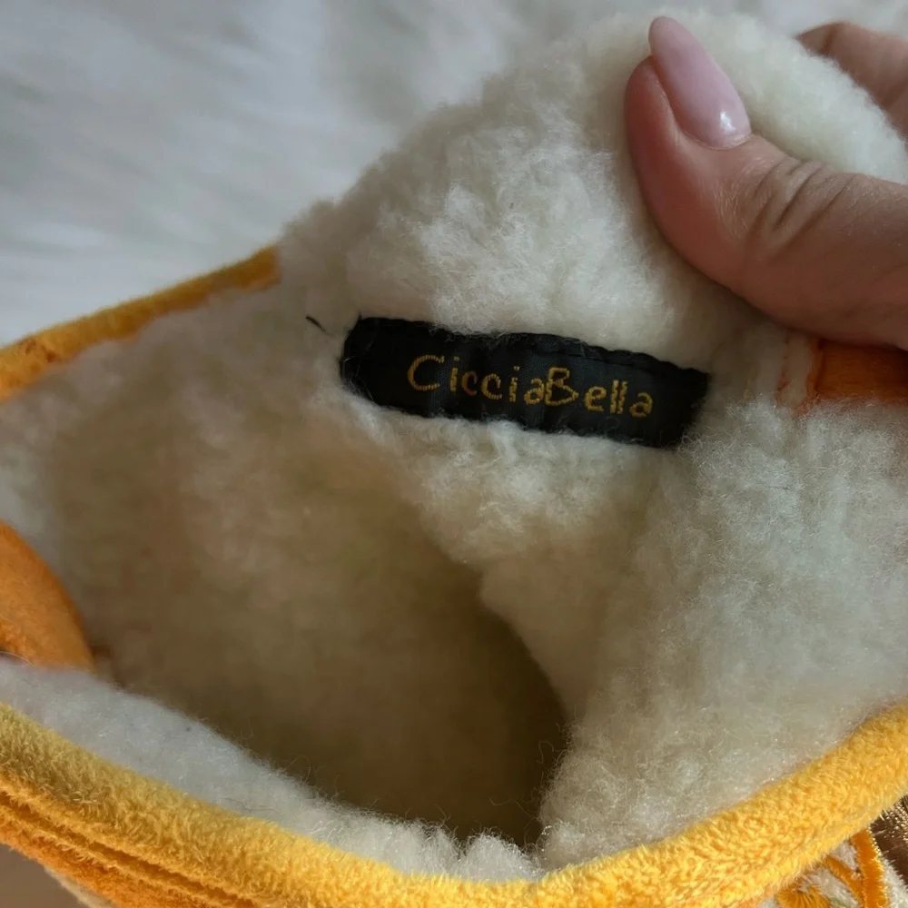 CicciaBella Cowgirl Riders slippers in the "Sunny Trail" design - Picture 7 of 8